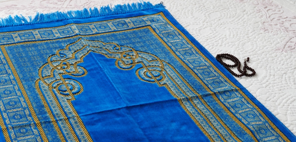 This image has an empty alt attribute; its file name is prayer-rugs-on-a-carpet-in-a-house-picture-id1220127556-1030x494.jpg